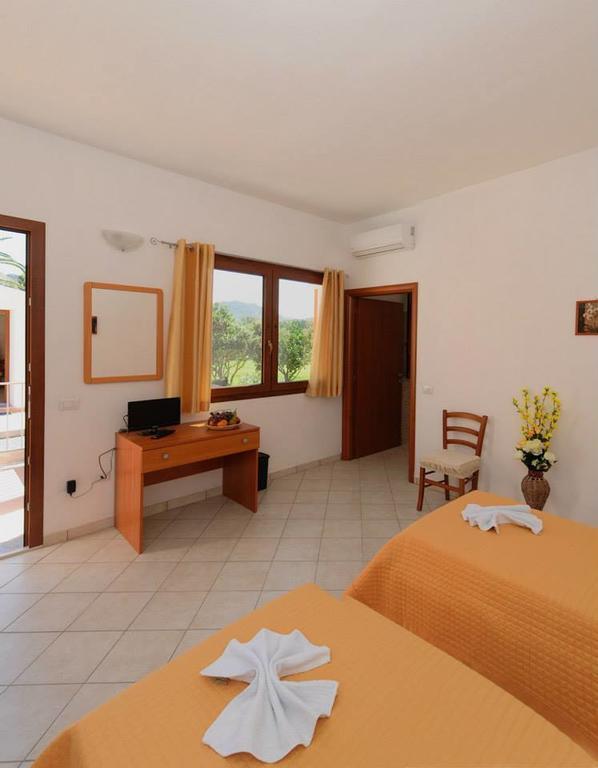 Agriturismo Santa Barbara Sarroch Exterior foto